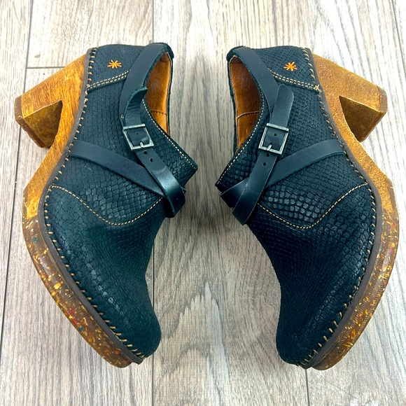Elegant Black and Brown Ankle Booties - Picture 1 of 7